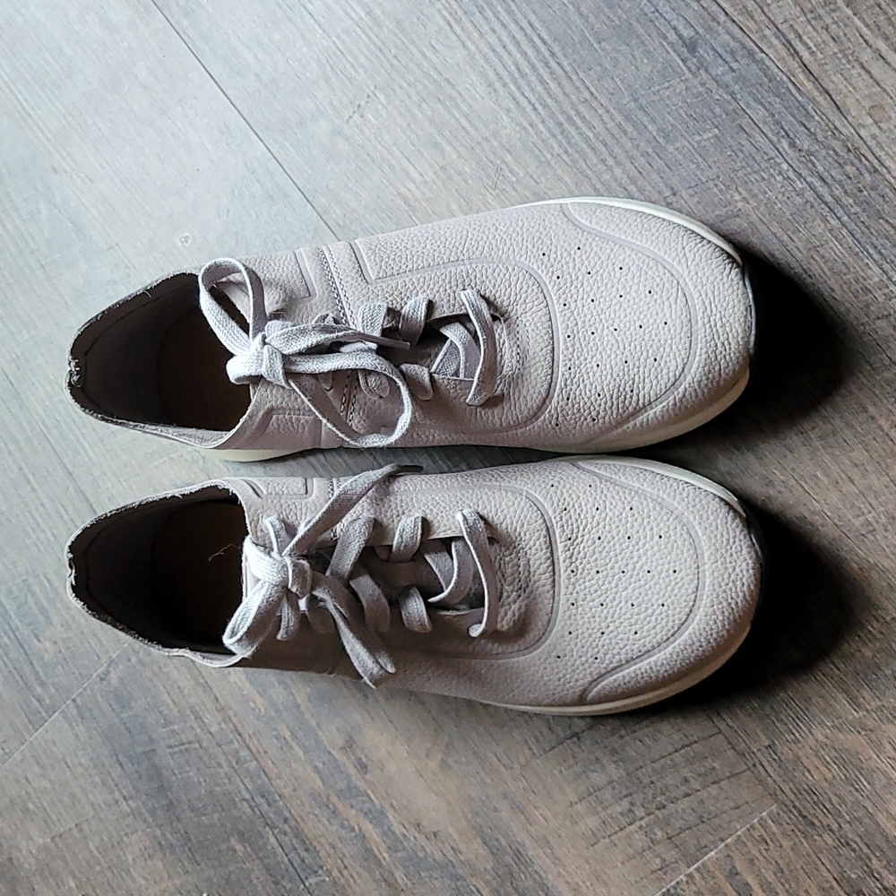 NWOT * UGG | Adaleen Nubuck Sneakers